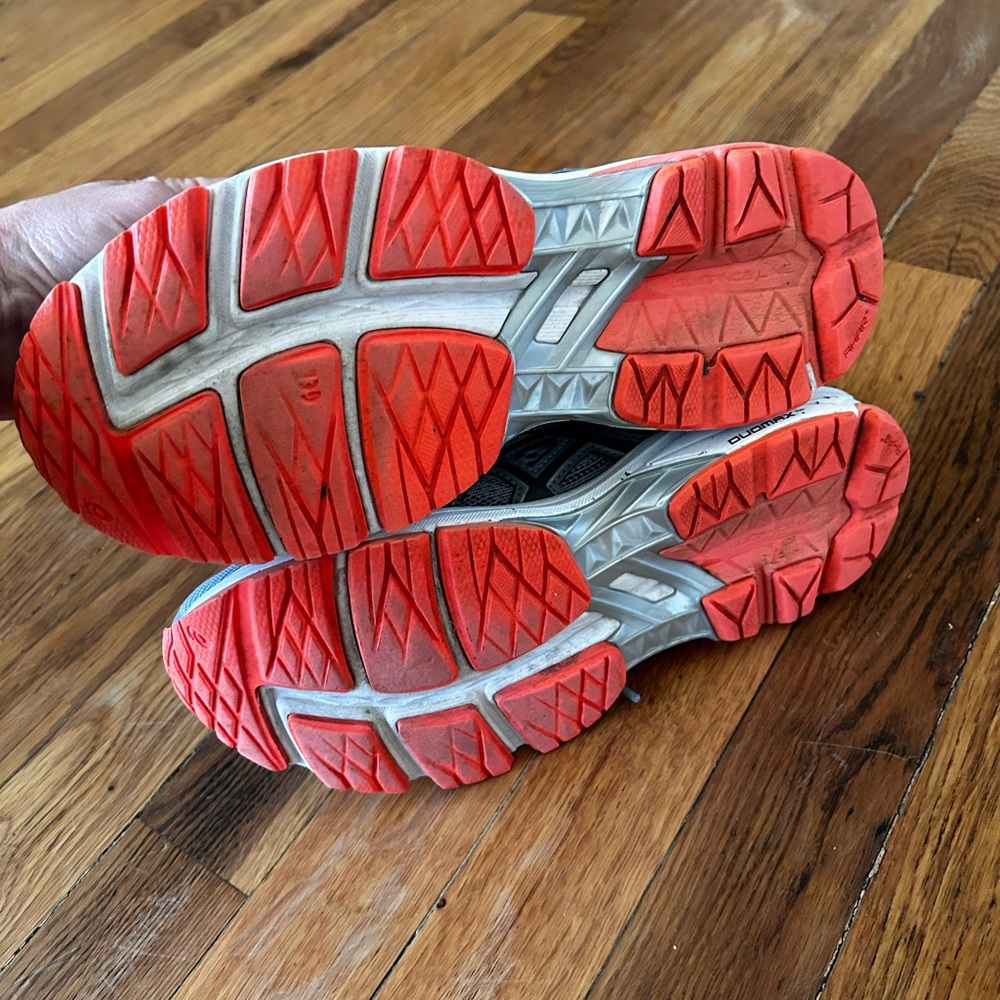ASICS running shoes - Picture 4 of 6